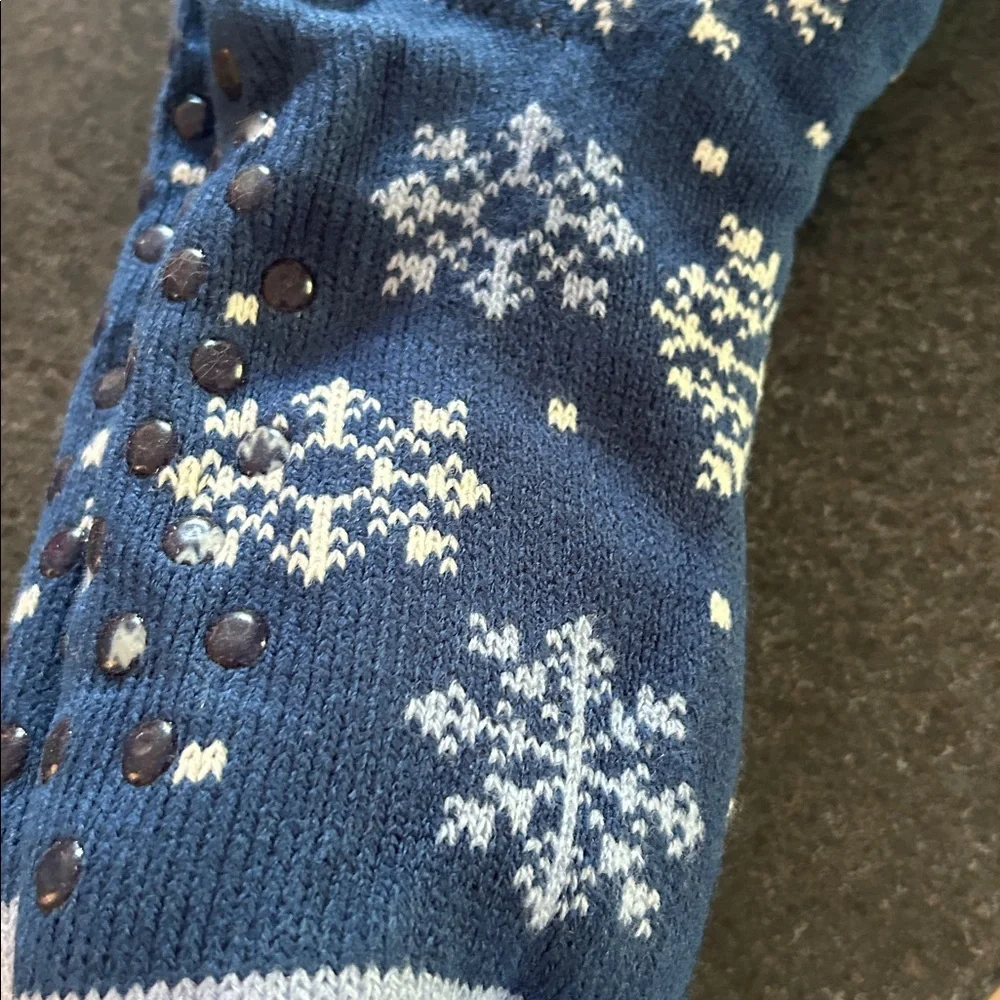Blue Snowflake Fuzzy Slipper Socks - Picture 4 of 4